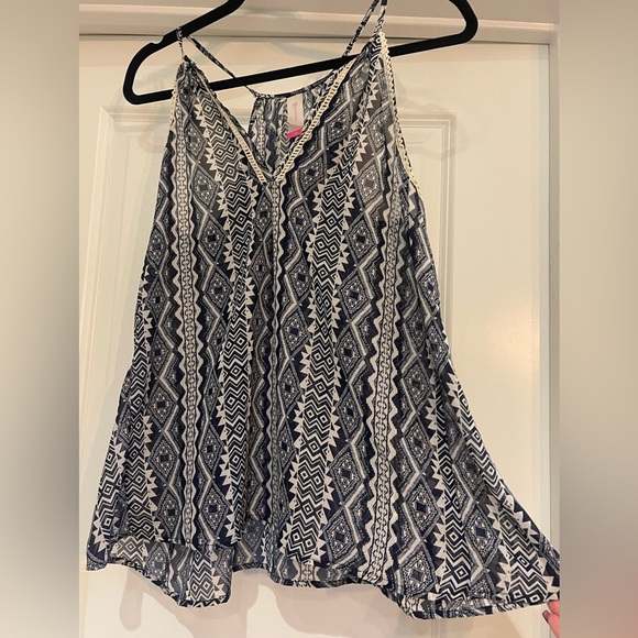 ⭐️No Boundaries Navy and White Tribal Camisole - Picture 3 of 4